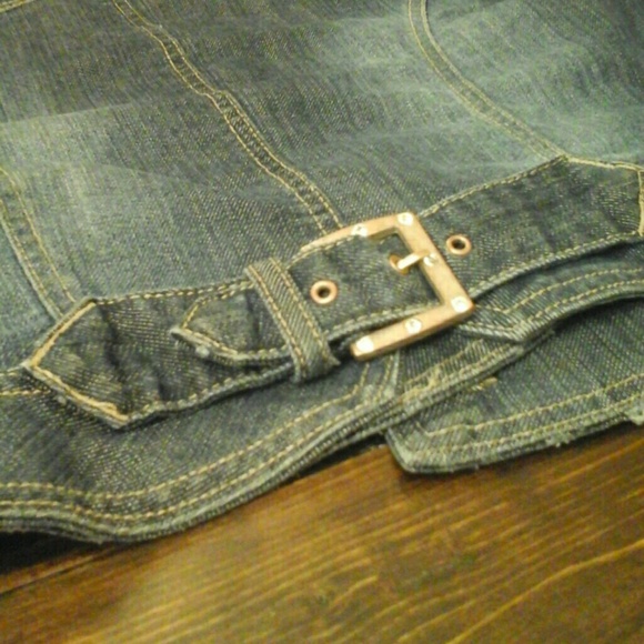 Small Bling Button Fitted Blue Jean Jacket - Picture 4 of 8